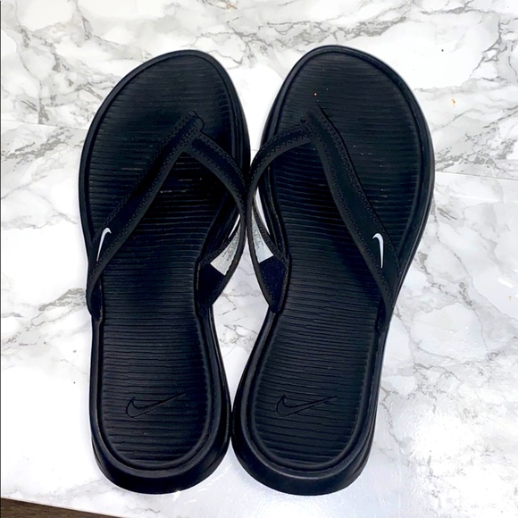 nike female flip flops